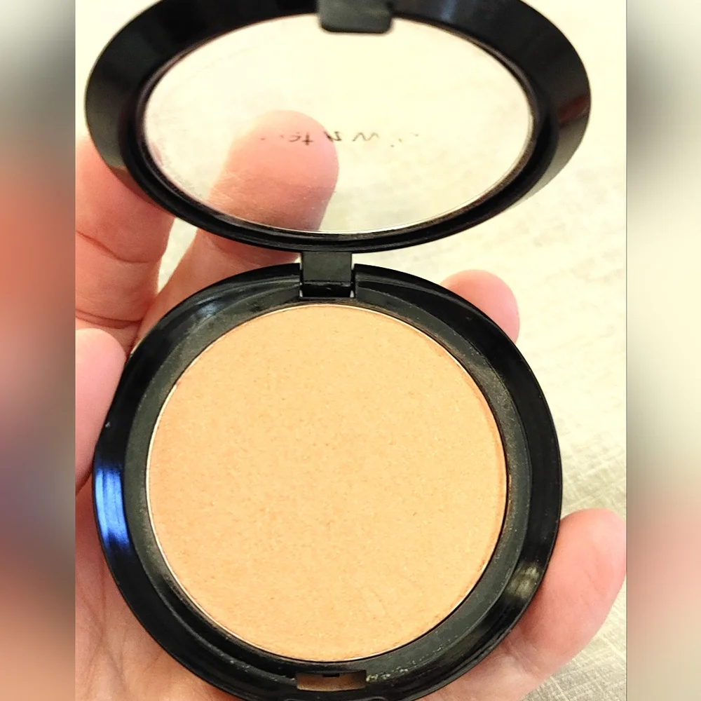 ALMAY LIP GLOSS AND WET N WILD ICON BLUSH BUNDLE - Picture 5 of 6